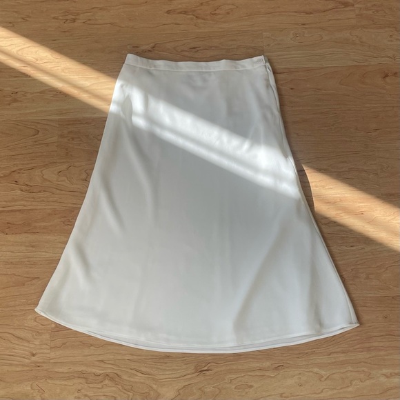 Vintage Lauren Ralph Lauren Off-white Midi length Flowy Skirt in Woman’s 12P - Picture 2 of 8